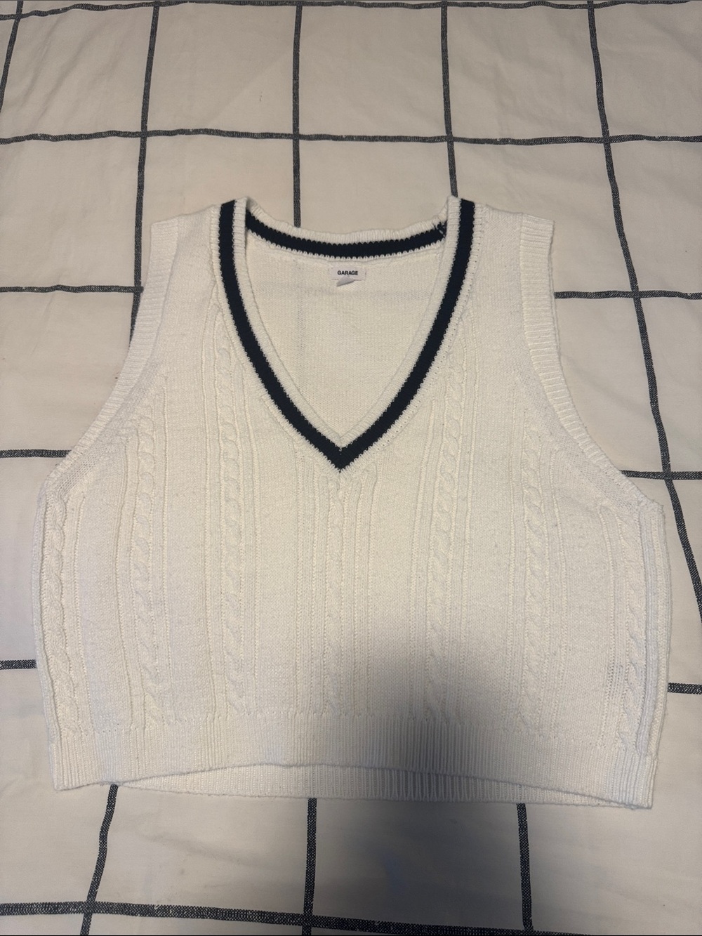 Garage crop sweater vest size M